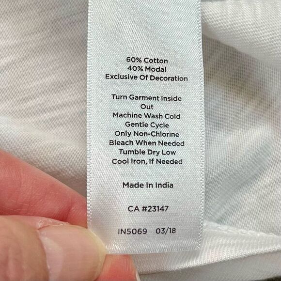 Talbots White Embroidered T-Shirt Medium - Picture 9 of 10